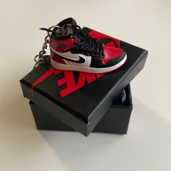 Mini Nike Jordan Sneaker Keychain - Picture 2 of 5